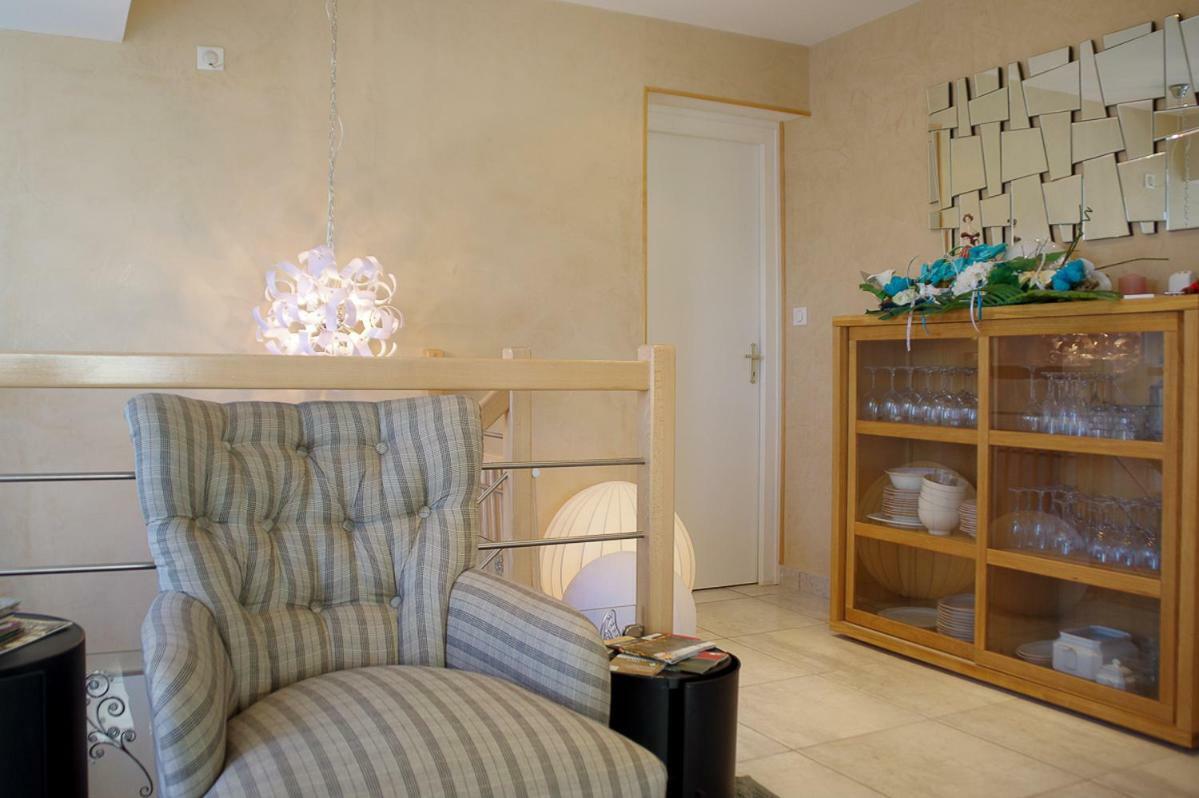 Guest House Domaine Des Grouilleres Saint-Clair-du-Rhone Eksteriør bilde